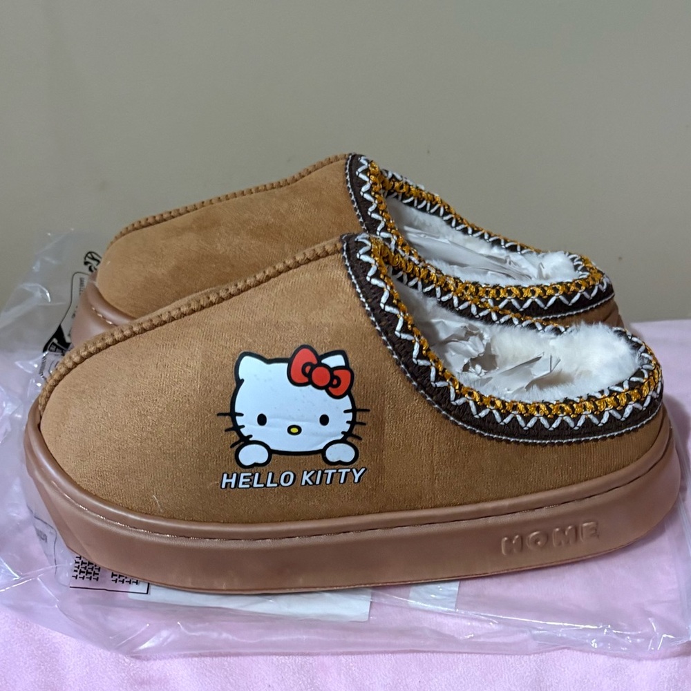 Sale! Sanrio Hello kitty slippers/house shoes women’s sizes Black, Brown, or Tan